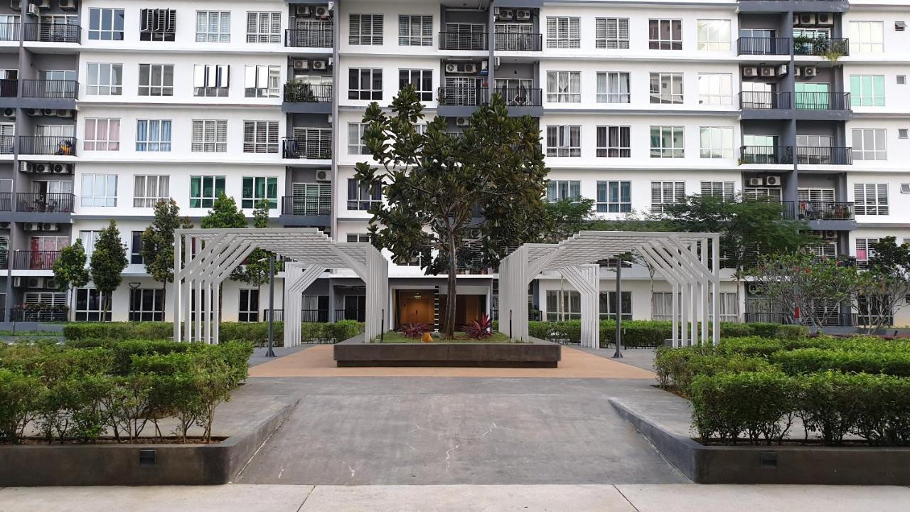 Bsp21 Family Homestay Jenjarum Buitenkant foto